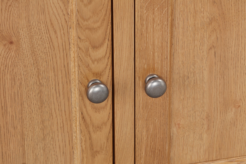 160-09 Kingsbury Oak 3 Door Sideboard