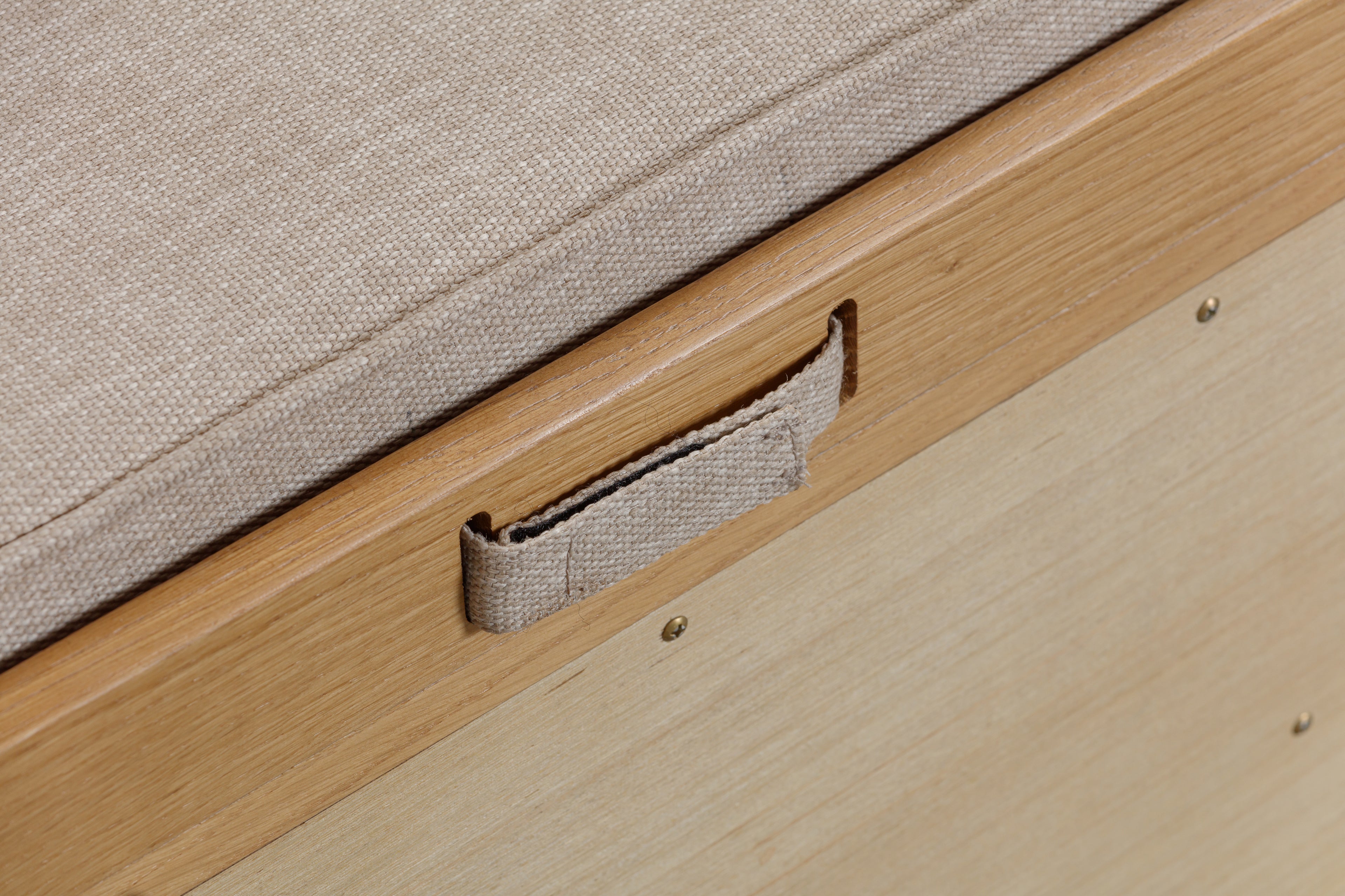 160-33 Kingsbury Oak Hall Bench with Baskets