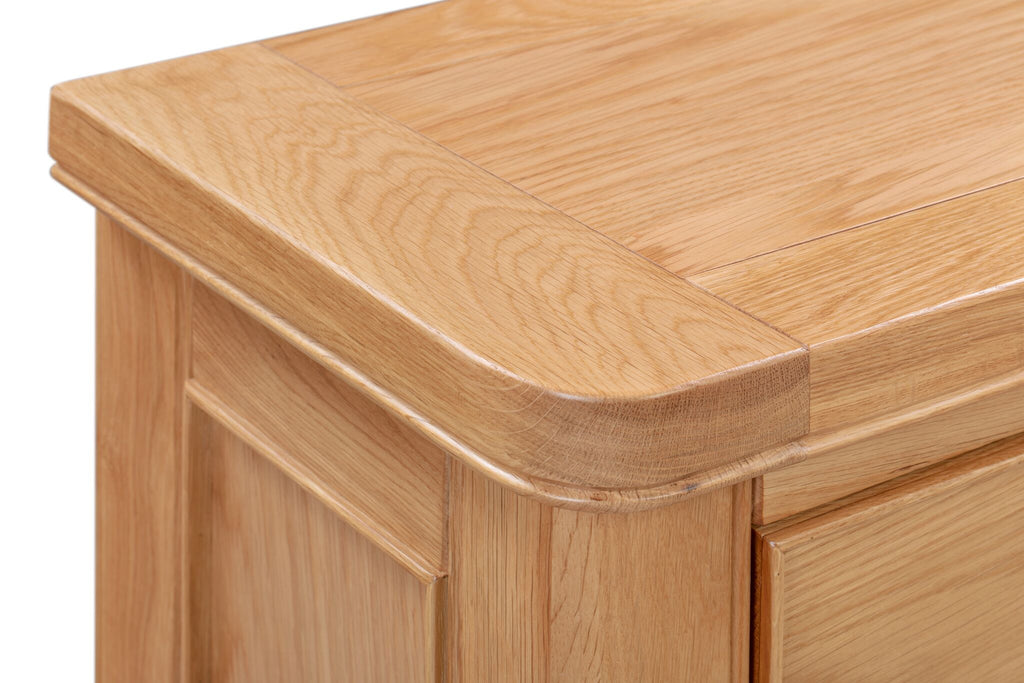 110-01 Chatsworth  Oak Compact Sideboard