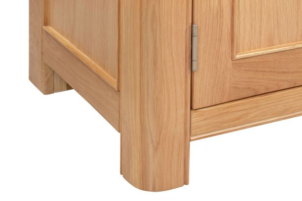 110-03 Chatsworth Oak 3 Door Sideboard