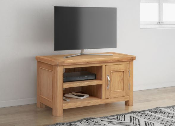 110-07 Chatsworth Oak Small TV Unit