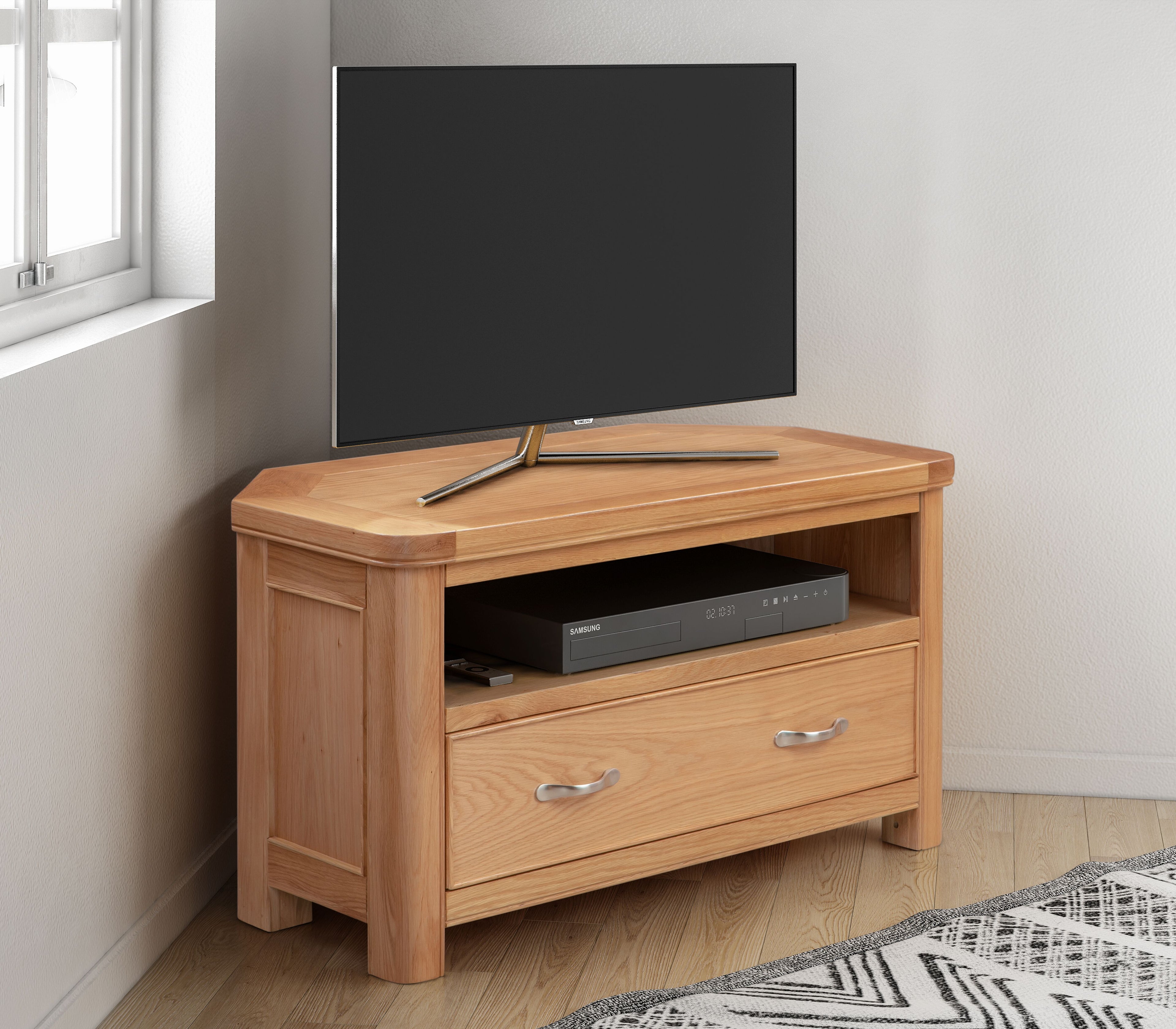 110-09 Chatsworth Oak Corner TV Unit