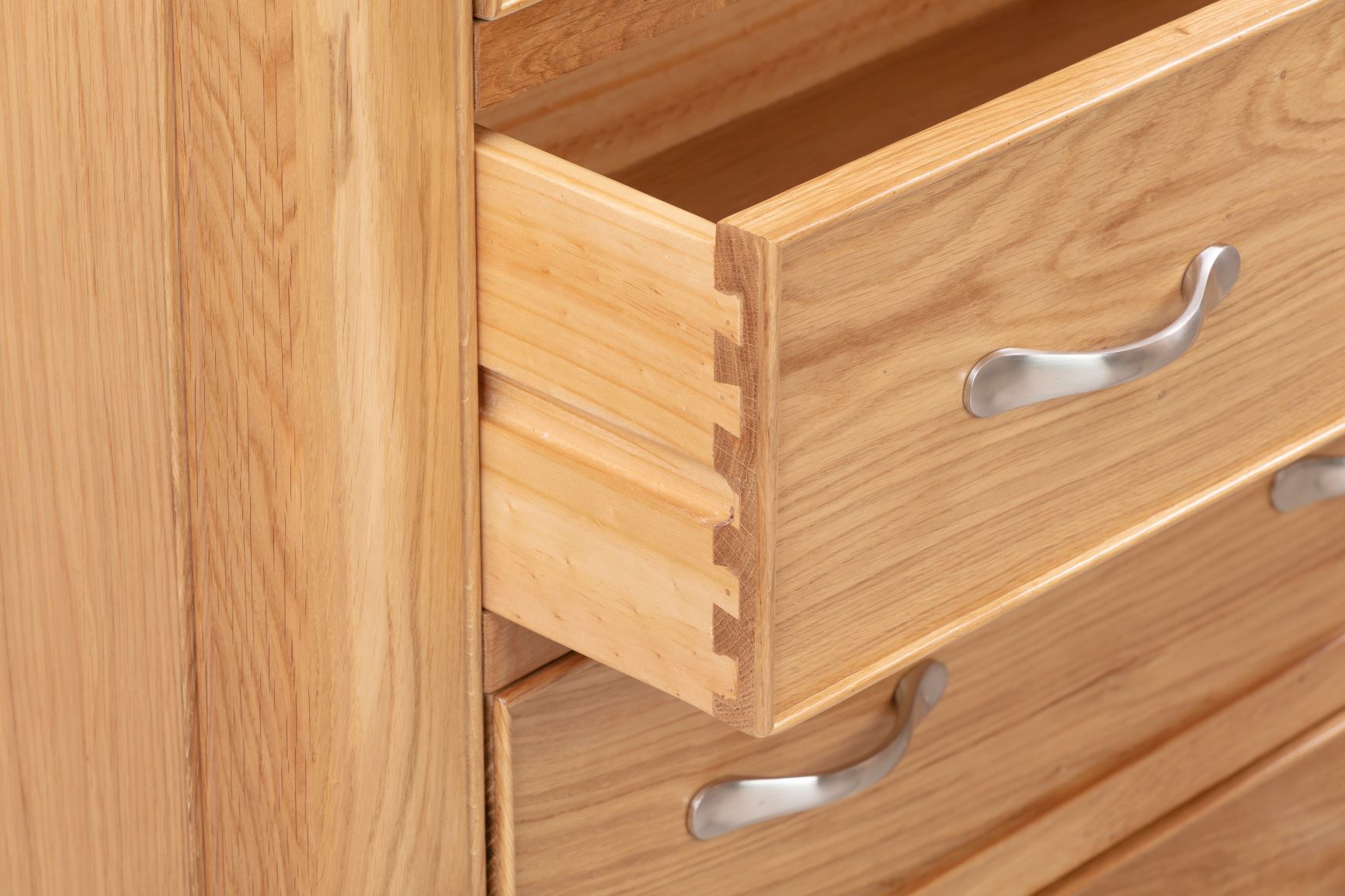 110-20 Chatsworth Oak 2 Over 3 Chest of Drawers