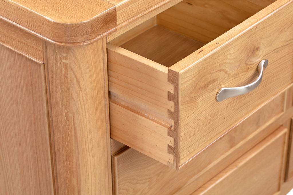 110-21 Chatsworth Oak 3 Over 4 Chest of Drawers
