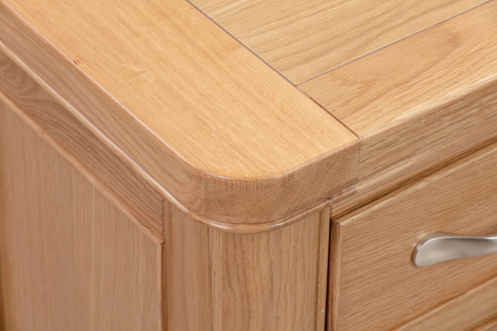110-23 Chatsworth Oak Bedside Cabinet
