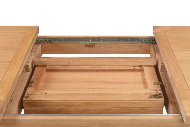 110-16 Chatsworth Oak 140/200cm Butterfly Ext Dining Table