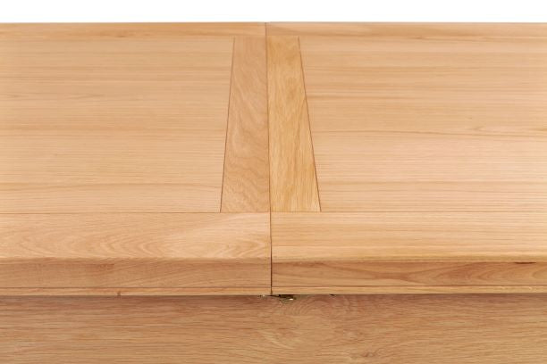 110-16 Chatsworth Oak 140/200cm Butterfly Ext Dining Table