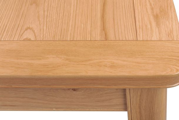 110-16 Chatsworth Oak 140/200cm Butterfly Ext Dining Table